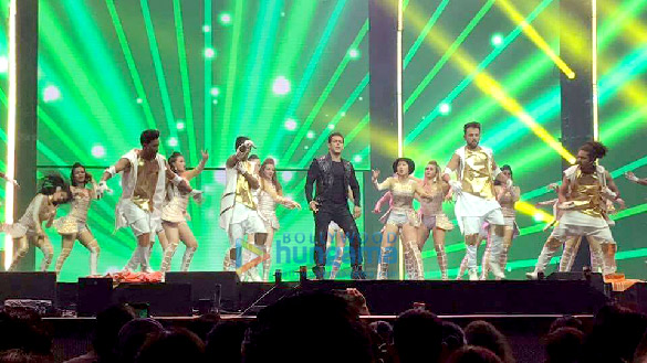 Salman Khan At The Dabangg Tour In Auckland New Zealand Parties And Events Bollywood Hungama