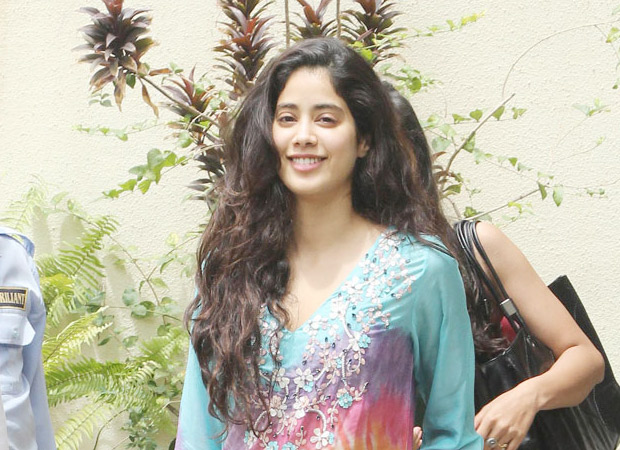 Watch: Janhvi Kapoor gets mobbed, handles it with grace