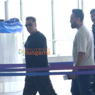 Photos Salman Khan and Nushrratt Bharuccha snapped at the airport (2)