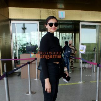 Photos Sunny Leone, Daisy Shah and others snapped at the airport (2)