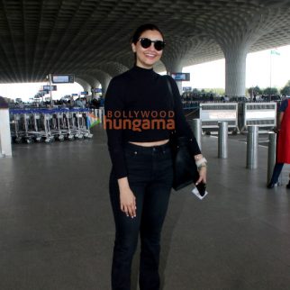 Photos Sunny Leone, Daisy Shah and others snapped at the airport (5)
