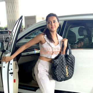 Photos Jacqueline Fernandes, Ranveer Singh, Pooja Hegde and others snapped at the airport (5)