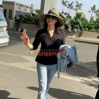 Photos Kareena Kapoor Khan and Preity Zinta snapped at the airport (6)