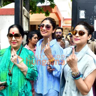 Photos-Lok-Sabha-Elections-2024-Janhvi-Kapoor-Farhan-Akhtar-Zoya-Akhtar-among-others-cast-their-votes-in-Mumbai41