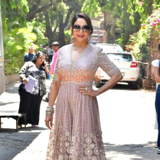 Photos Madhuri Dixit and Suniel Shetty snapped on the sets of Dance Deewane 4 (1)