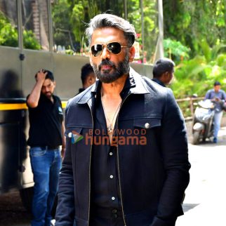 Photos Madhuri Dixit and Suniel Shetty snapped on the sets of Dance Deewane 4 (5)