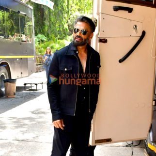 Photos Madhuri Dixit and Suniel Shetty snapped on the sets of Dance Deewane 4 (6)