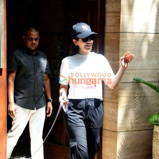 Photos Malaika Arora and Sophie Choudry snapped outside their residence in Khar (4)