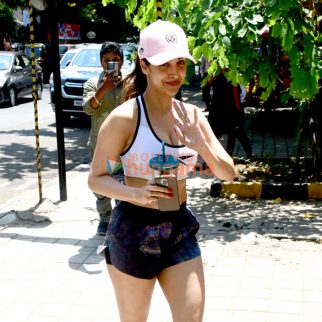 Photos Malaika Arora snapped outside Diva Yoga in Bandra (2)