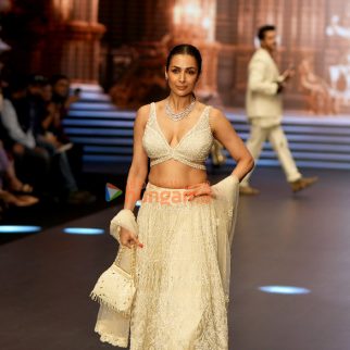 Photos Malaika Arora turns showstopper for Archana Kochhar and Lavie at Bombay Times Fashion Week 2024 (2)
