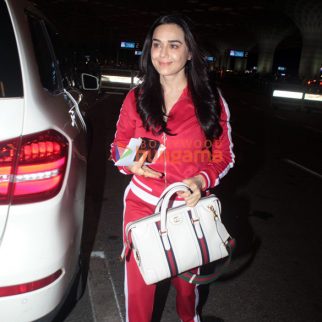 Photos Preity Zinta and Kapil Sharma snapped at the airport (5)