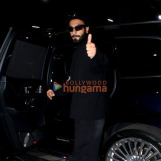 Photos Ranveer Singh snapped at the airport (4)