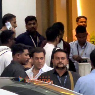 Photos Salman Khan, Ranveer Singh, Mahendra Singh Dhoni and others snapped at Kalina airport (3)