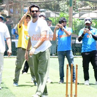 Photos Zaheer Khan and Rajkummar Rao with team Srikanth snapped playing cricket with visually impaired players at Astro Turf, NSCI Club, Worli (2)