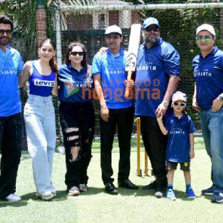 Photos Zaheer Khan and Rajkummar Rao with team Srikanth snapped playing cricket with visually impaired players at Astro Turf, NSCI Club, Worli (4)