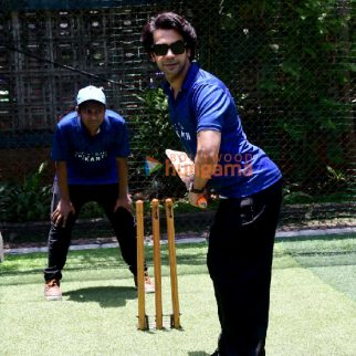 Photos Zaheer Khan and Rajkummar Rao with team Srikanth snapped playing cricket with visually impaired players at Astro Turf, NSCI Club, Worli (6)