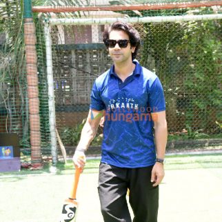 Photos Zaheer Khan and Rajkummar Rao with team Srikanth snapped playing cricket with visually impaired players at Astro Turf, NSCI Club, Worli (7)
