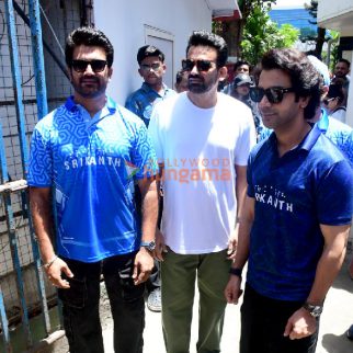 Photos Zaheer Khan and Rajkummar Rao with team Srikanth snapped playing cricket with visually impaired players at Astro Turf, NSCI Club, Worli (8)