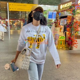 Photos Sussanne Khan, Rashmika Mandanna and Anupam Kher snapped at the airport (3)