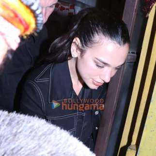 Photos Dua Lipa snapped in Mumbai (3)