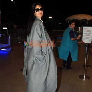 Photos Katrina Kaif snapped at the airport (2)