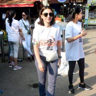 Photos Neha Dhupia and Soha Ali Khan attend Go Flo Run event (5)