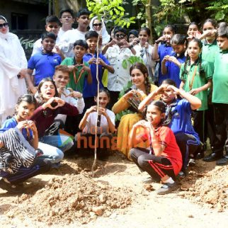 Photos Raashii Khanna kicks off her pre-birthday celebrations with a plantation drive along with 100 kids at the Bhamla Foundation (2)