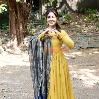 Photos Raashii Khanna kicks off her pre-birthday celebrations with a plantation drive along with 100 kids at the Bhamla Foundation (5)