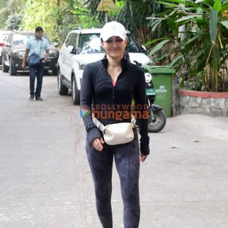 Photos Soha Ali Khan snapped in Pali Hill (4)