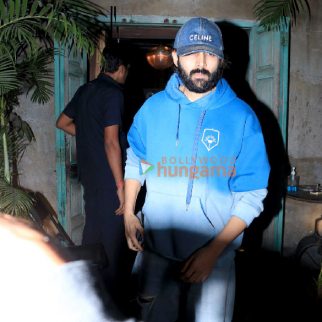 Photos Kartik Aaryan snapped in Bandra (4)