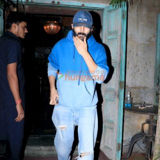 Photos Kartik Aaryan snapped in Bandra (5)