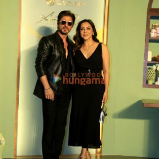 Photos Shah Rukh Khan, Gauri Khan, Ananya Panday, Janhvi Kapoor and others grace the preview night of NMACC Arts Cafe (1)