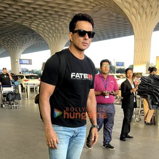 Photos Sonu Sood and Arjun Bijlani snapped at the airport (3)