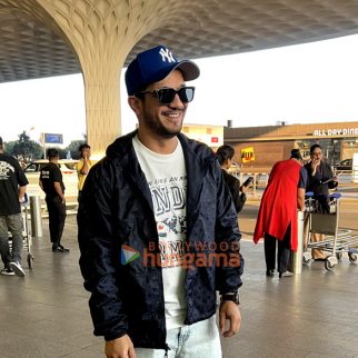 Photos Sonu Sood and Arjun Bijlani snapped at the airport (4)