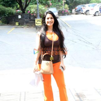 Photos Tanishaa Mukerji snapped outside a yoga class in Khar (4)