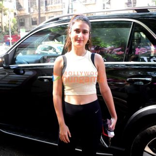 Photos Fatima Sana Shaikh snapped in Bandra (1)