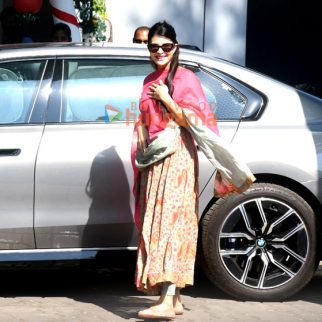 Photos Jacqueline Fernandez snapped at Kalina airport (2)