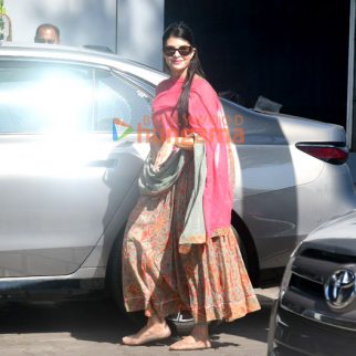 Photos Jacqueline Fernandez snapped at Kalina airport (3)