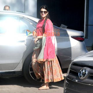 Photos Jacqueline Fernandez snapped at Kalina airport (5)