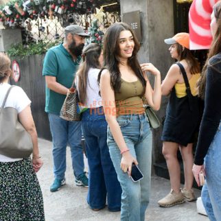 Photos Krithi Shetty snapped outside a cafe in Bandra (5)