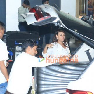 Photos Ranbir Kapoor, Alia Bhatt, Neetu Singh and Soni Razdan snapped at Kalina airport (2)