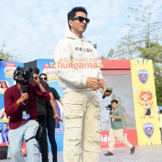 Photos Sonu Sood and Jacqueline Fernandez attend Malad Masti by MLA Aslam Shaikh (5)