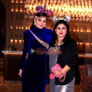 Photos Urvashi Rautela celebrates her mother's birthday with media (4)