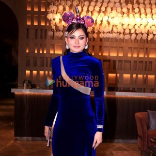 Photos Urvashi Rautela celebrates her mother's birthday with media (6)