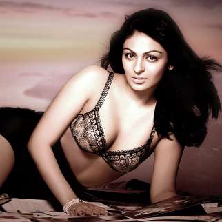 Neeru Bajwa 25148744 (3)