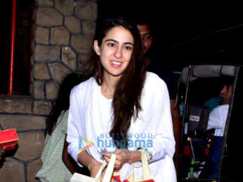 Sara Ali Khan with Amrita Singh spotted at Shani Mandir, Juhu