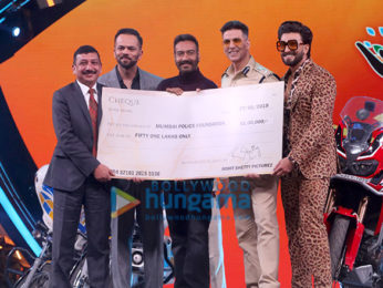 Akshay Kumar, Ajay Devgn, Ranveer Singh, Ranbir Kapoor and others grace Umang 2019'