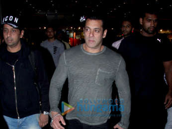 Salman Khan, Kareena Kapoor Khan, Esha Gupta and others snapped at the airport