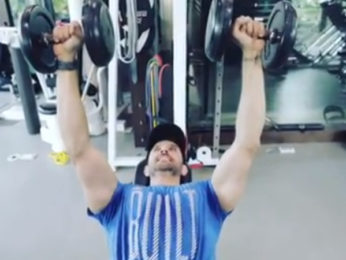 Hrithik Roshan delivers another another jaw-dropping workout video which will beat away your Monday blues