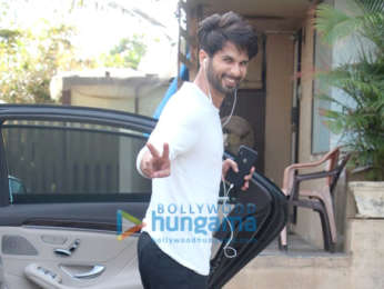 Photos: Shahid Kapoor spotted in Santacruz
